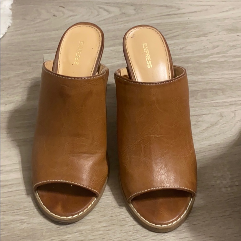 Express heels size 7 brown